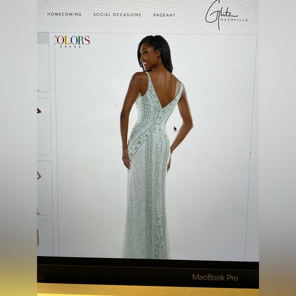 Women’s Prom/Long Dress - Picture 3 of 4